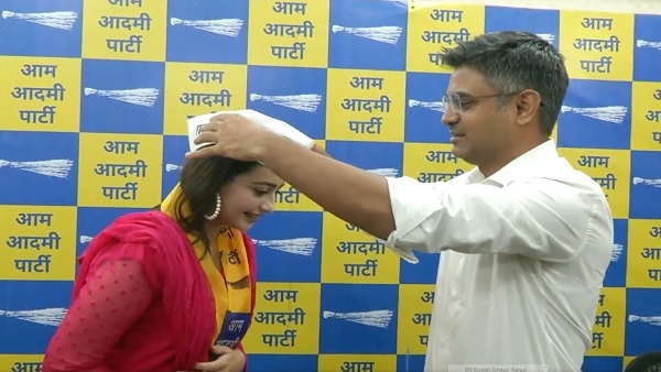 MP_Actress Chahat Pandey joins AAP MP_Actress Chahat Pandey joins AAP