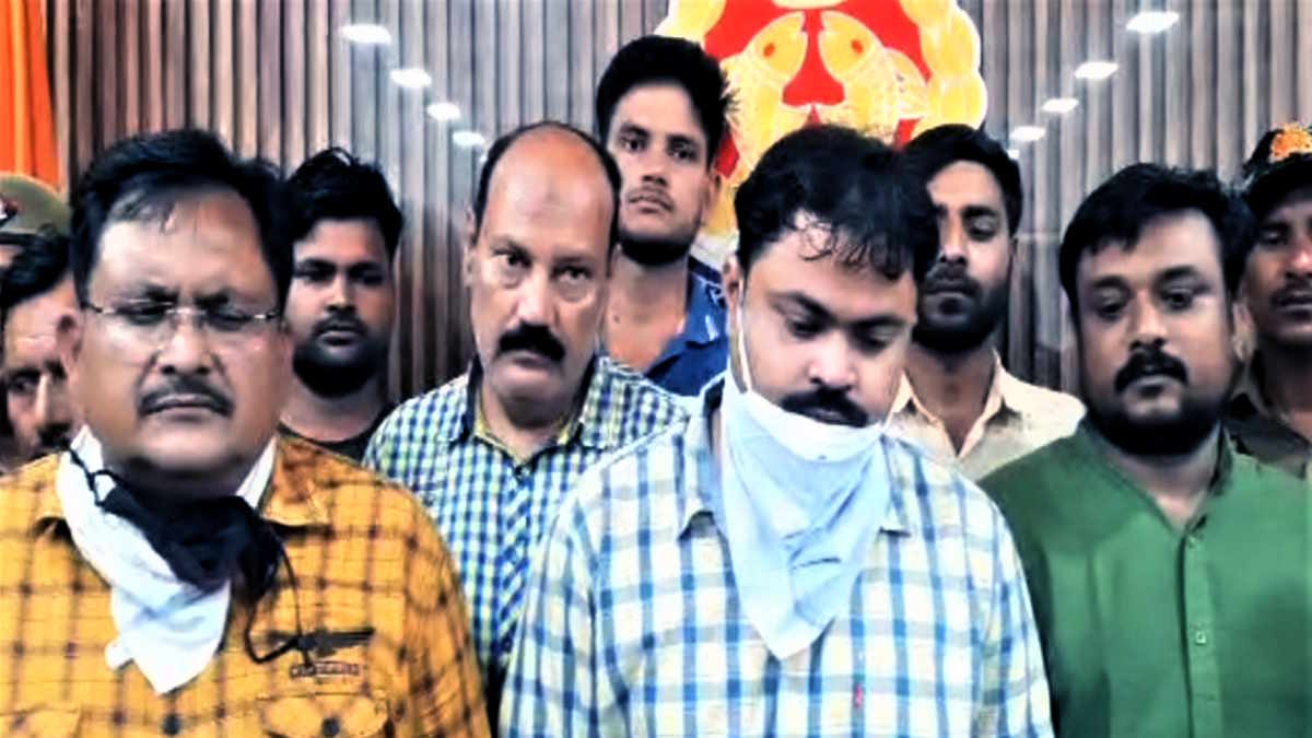 50 kg silver looted by kanpur inspector from merchant on bundelkhand highway in uniform arrested 50 kg silver looted by kanpur inspector from merchant on bundelkhand highway in uniform arrested