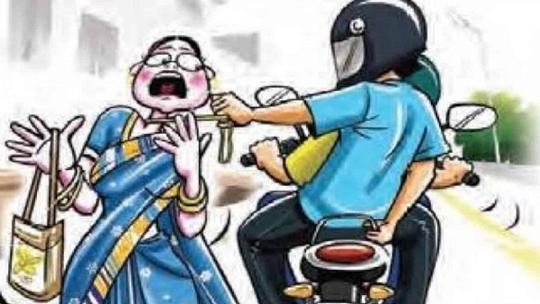  Delhi snatched earrings 