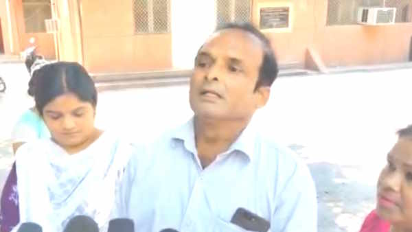 Meerut Desi dog Bhura commits suicide by jumping from second floor animal care society protested 