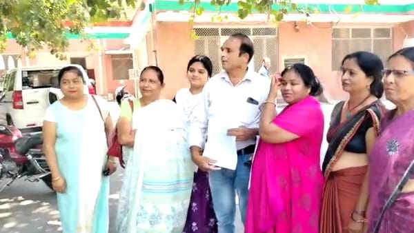 Meerut Desi dog Bhura commits suicide by jumping from second floor animal care society protested 