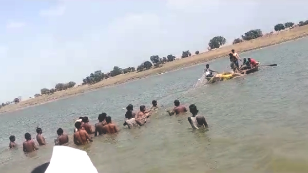 Three children in Fatehpur drowned and 3 teenagers including 2 brothers drowned in Kaushambi 