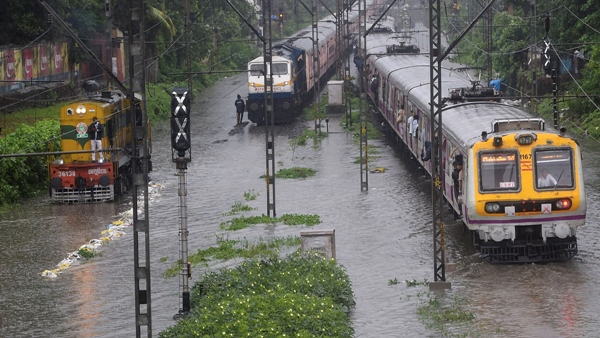 due-to-heavy-rains-jabalpur-bhopal-rail-division-many-trains-canceled