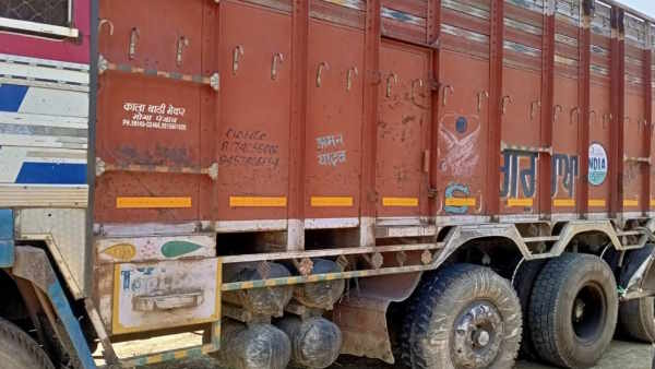Sonbhadra Illegal marijuana worth lakhs hidden in diesel tank of truck police caught 4 smugglers 