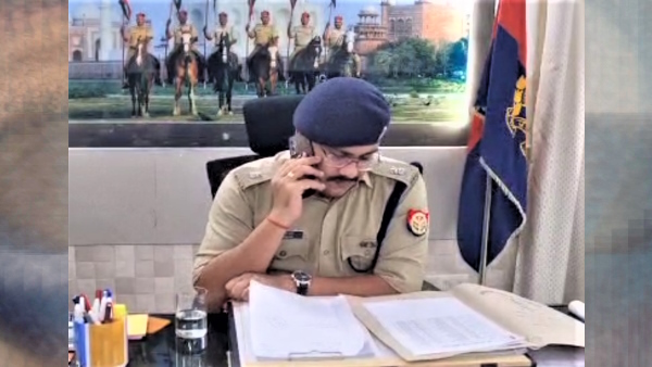 Fake IAS women honey trapped GST officer by doing friendship on Facebook claiming herself unmarried