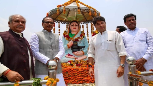 CM said on Shivraj – Fearing the flood of popularity of Modi ji, everyone is trying to climb tree