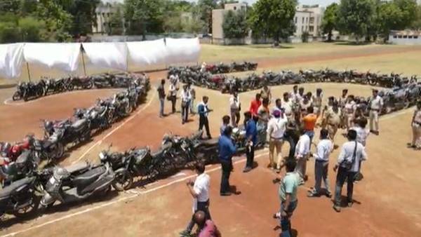 Jabalpur Police Arrested 15 Thieves and Recovered 125 Vehicles Jabalpur Police Arrested 15 Thieves and Recovered 125 Vehicles