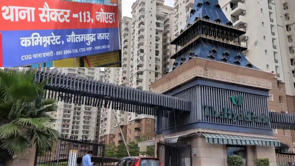 parents kept sleeping while playing 4 year old child fell from the balcony of the 8th floor died