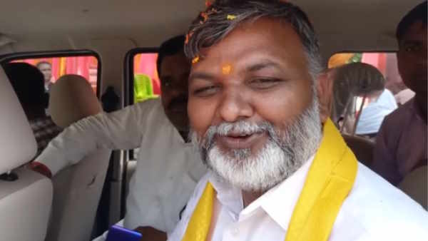 Ballia Gopis rained sticks on bjp former minister Chhath Ram phoolon ki holi BR Ambedkar fair