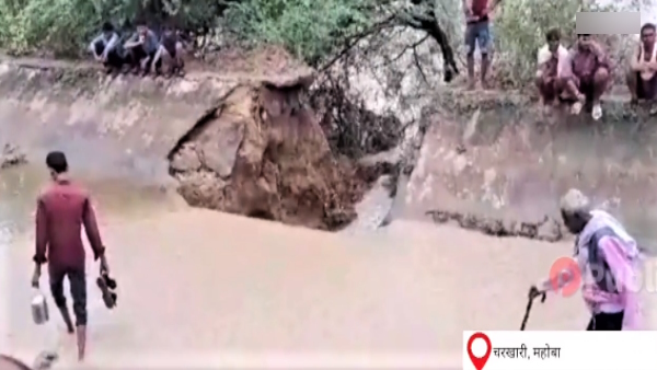 Video went viral of Dozens of houses collapsing due to heavy rain of monsoon many became homeless