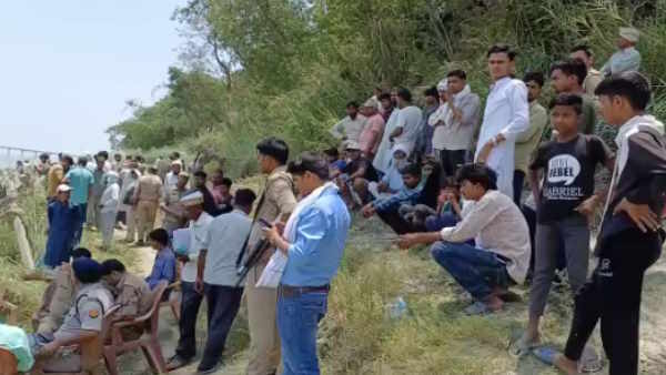 Ambedkar Nagar 14 people aboard fishing boat Ghaghra River overturned taking selfie 3 girls missing Ambedkar Nagar 14 people aboard fishing boat Ghaghra River overturned taking selfie 3 girls missing