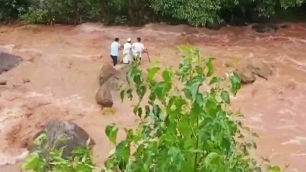 Flash flood in Harni Nullah