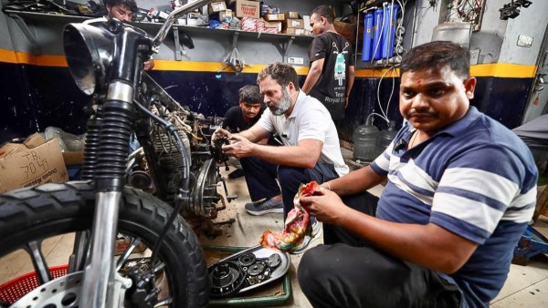 Rahul Gandhi meets traders in delhi