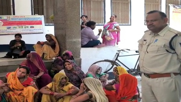 बहू ने ससुर के सीने में लात मारी, ईंट से सिर फोड़कर जान ली बहू ने ससुर के सीने में लात मारी, ईंट से सिर फोड़कर जान ली