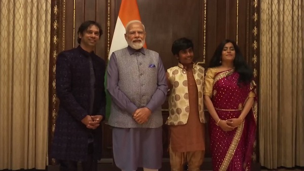 Pm Modi Meets Singer Falu Pm Modi Meets Singer Falu