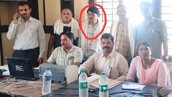 Panna: भ्रष्ट राजस्व निरीक्षक 30 हजार रिश्वत लेते ट्रैप