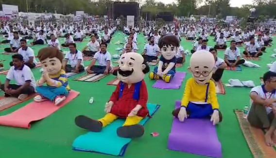 योग दिवस के कार्यक्रम में मोटू-पतलू और रूद्र