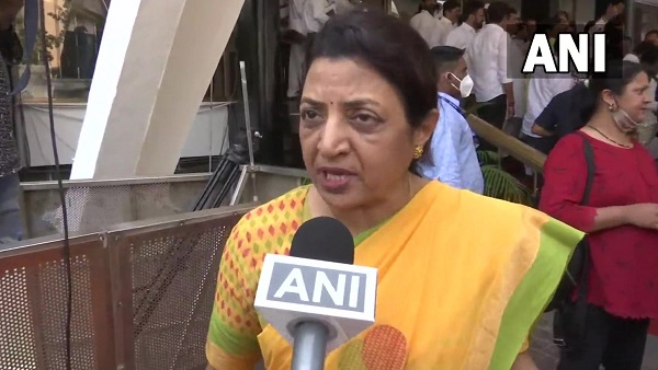 उद्धव ठाकरे ने मनीषा कयांदे को प्रवक्ता पद से किया बर्खास्त