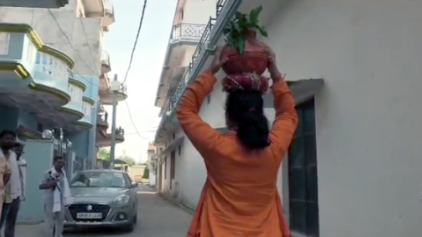 Mahoba reaches Shivranjini Kalash Yatra wants to marry Dhirendra Shastri in Bageshwar Dham