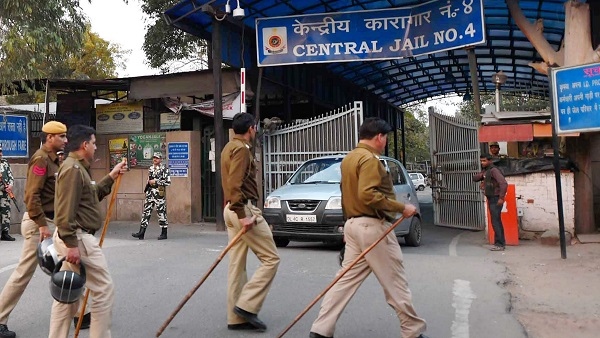 तिहाड़ जेल में छापेमारी के दौरान 20 कैदी ने खुद को किया घायल तिहाड़ जेल में छापेमारी के दौरान 20 कैदी ने खुद को किया घायल