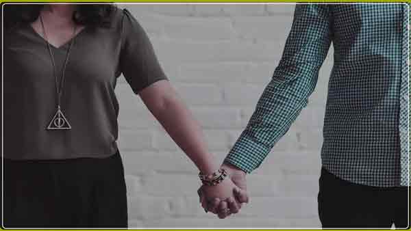 lover ran away with the married woman from outside the police station in Bareilly, UP lover ran away with the married woman from outside the police station in Bareilly, UP