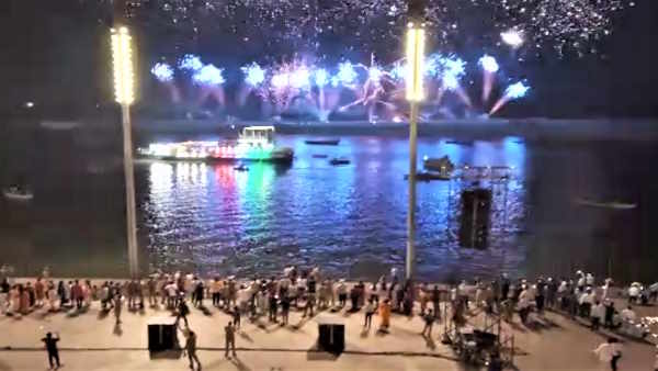 Varanasi grand welcome foreign delegation attended grand aarti amazing fireworks on banks of Ganga