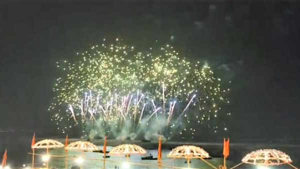 Varanasi grand welcome foreign delegation attended grand aarti amazing fireworks on banks of Ganga
