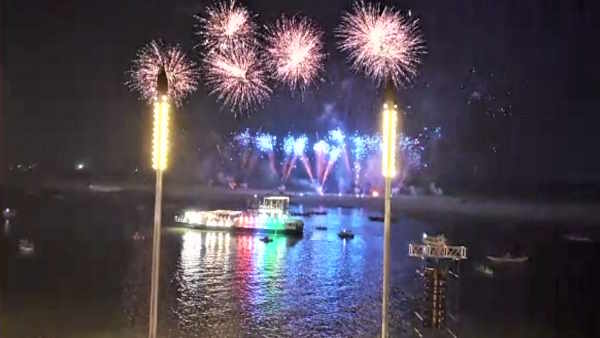 Varanasi grand welcome foreign delegation attended grand aarti amazing fireworks on banks of Ganga