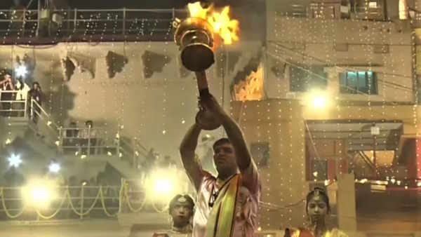 Varanasi grand welcome foreign delegation attended grand aarti amazing fireworks on banks of Ganga