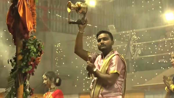 Varanasi grand welcome foreign delegation attended grand aarti amazing fireworks on banks of Ganga