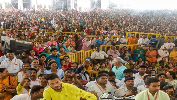 Pandit Pradeep Mishra big statement on Love Jihad, said - daughters should also have daggers