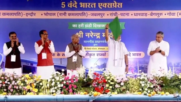 narendra Modi visits Rani Kamlapati railway station for 3rd time flags off 5 new Vande Bharat trains