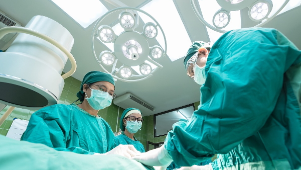Doctors transplant patient 