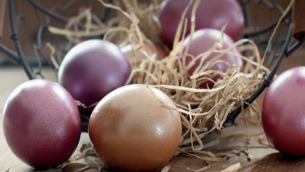 Man steals chocolate eggs