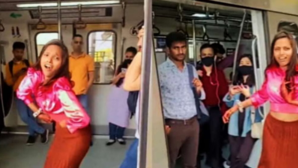 Delhi metro viral video
