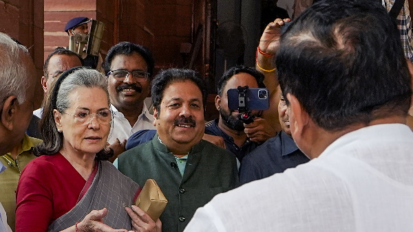 Sonia Gandhi meets AAP MP Sanjay Singh