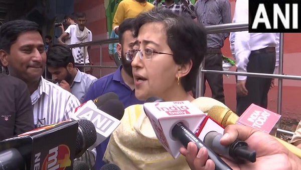 खतरे के निशान के ऊपर बहेगी यमुना, आतिशी बोलीं- रख रहे नजर