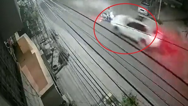 नशे में धुत महिला ने BMW से स्कूटी सवार शख्स को रौंदा, VIDEO