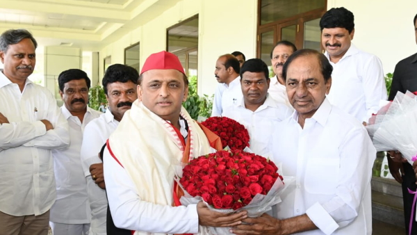 akhilesh-yadav-meet-with-telamgana-cm akhilesh-yadav-meet-with-telamgana-cm
