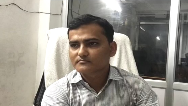 man entered in hospital with pistol threatened doctor asked for treatment got captured in cctv 