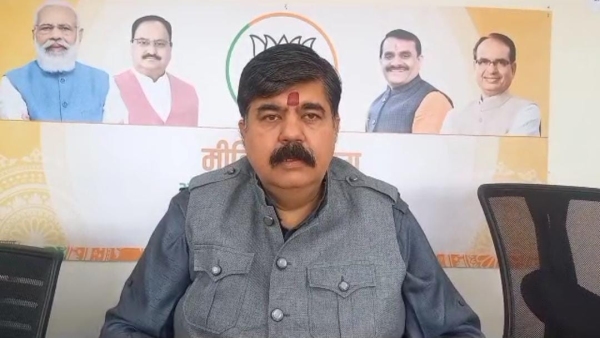 mp bjp State said factionalism of Congress even in the poster of Congresss election campaign
