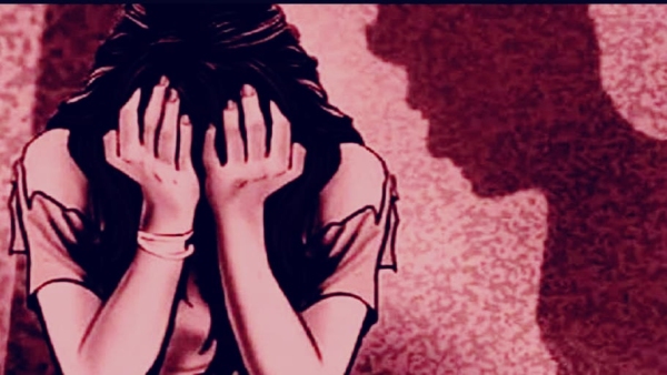 Manchale molested the daughter by entering the policeman house at midnight in Nehru Nagar.
