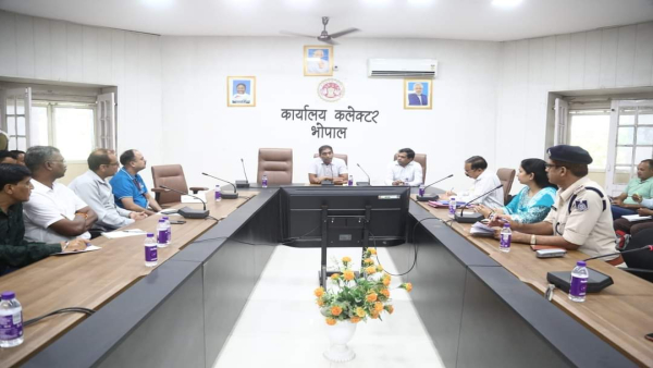 SDM will take action on shops selling books collector holds meeting with principal of private schools