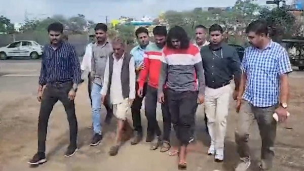 Police arrested the accused who looted South Indian by calling them Gandhi Nagar Police arrested the accused who looted South Indian by calling them Gandhi Nagar