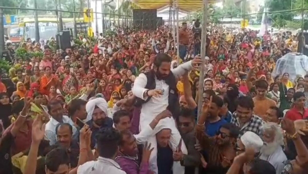 In the South West Assembly, Congress leader Sanjeev Saxena targeted MLA PC Sharma