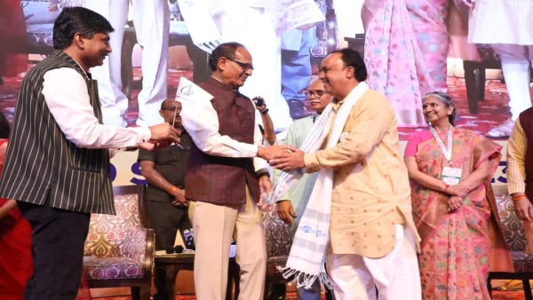 Bhopal News: CM Shivraj Singh Chouhan honored service yogis in C-20 service committee
