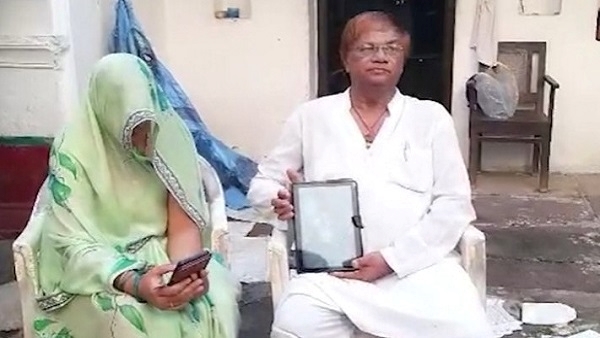 आईवीएफ से जन्में बेटे की अस्थियां लेने भटक रहा पिता