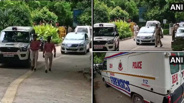 Delhi News: ऑरबिंदो कॉलेज के पास 25 वर्षीय लड़की का मिला शव