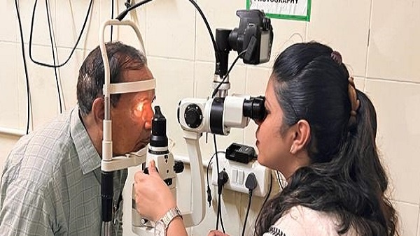 आईफ्लू: मौसम का रेड अटैक आंखे हो रही लाल, खून भी उतर रहा