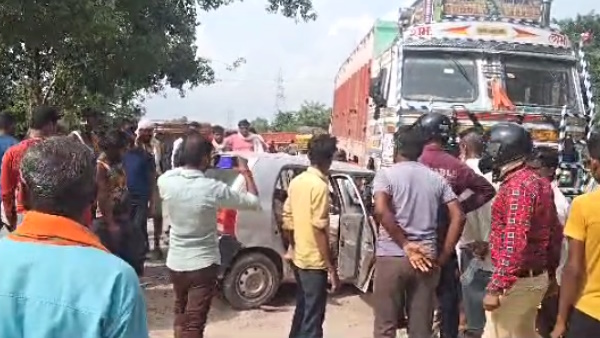 road Accident 5 killed car and truck collision in Hussainganj all were going to attend the funeral road Accident 5 killed car and truck collision in Hussainganj all were going to attend the funeral